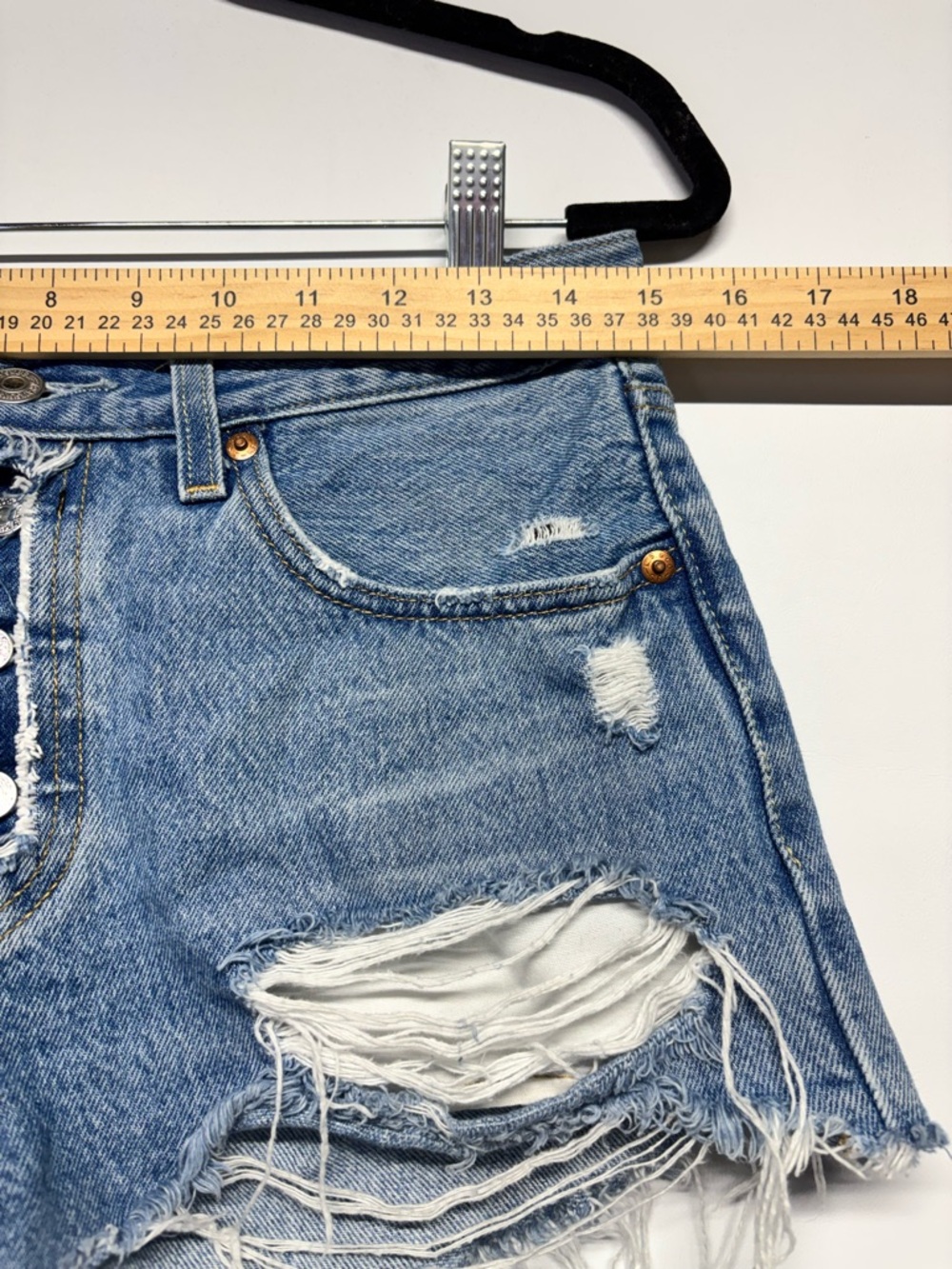✨Levi's Premium 501 Denim Luxor Light Wash Short Size 26 - Picture 12 of 15